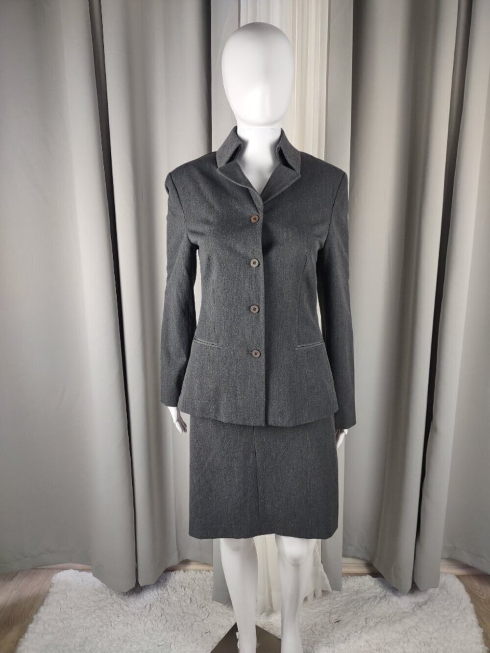 The Limited Stretch Women's Gray 2 Pc Suit, Skirt And Jacket Size S. Skirt is 4